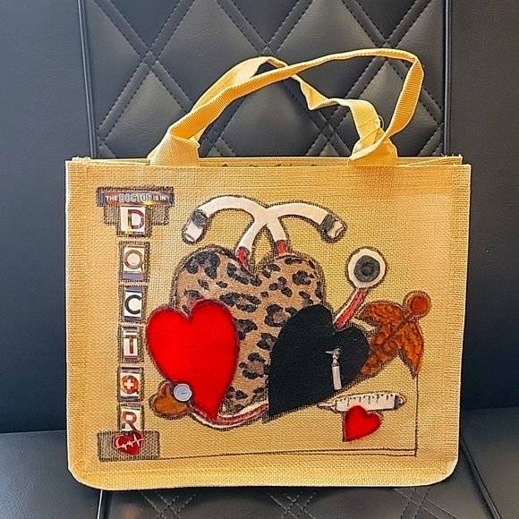 Beverly White beige color weave designed carrying bag. - Picture 1 of 7